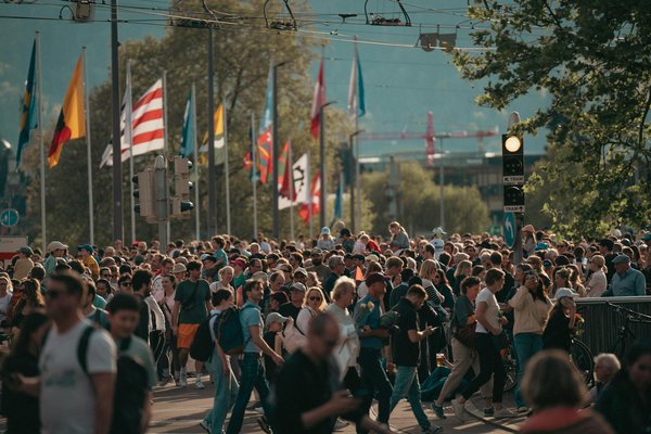 Comment les réalisateurs de films d'horreur créent-ils une atmosphère effrayante ?